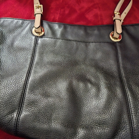 Michael Kors Jet Set Black Leather Tote - Picture 13 of 15